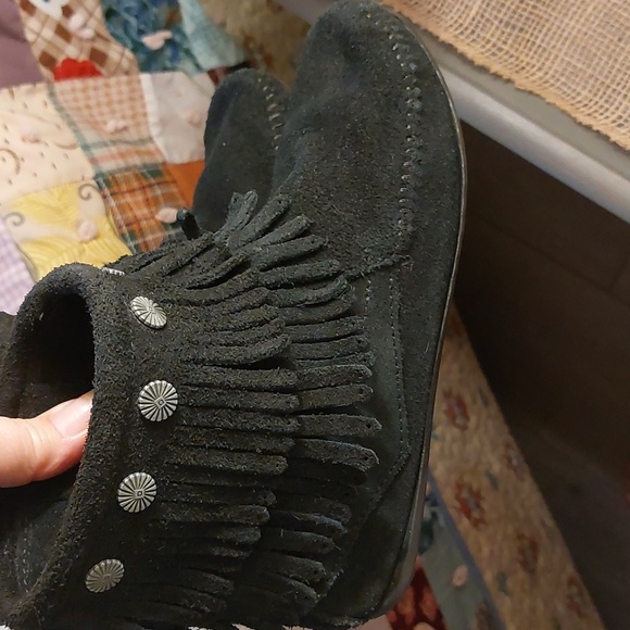 Minnetonka Shoes - MINNETONKA 7.5